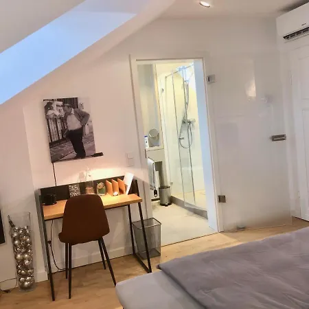 Schoenfelder * Dusseldorf