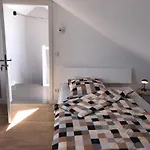 Schoenfelder * Dusseldorf