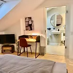 Schoenfelder * Dusseldorf
